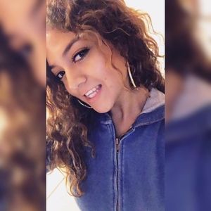 Meet your Posher, Val